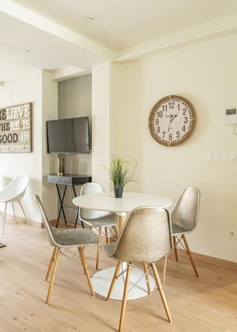 Turisticos Con Terraza En Lapera Apartment *